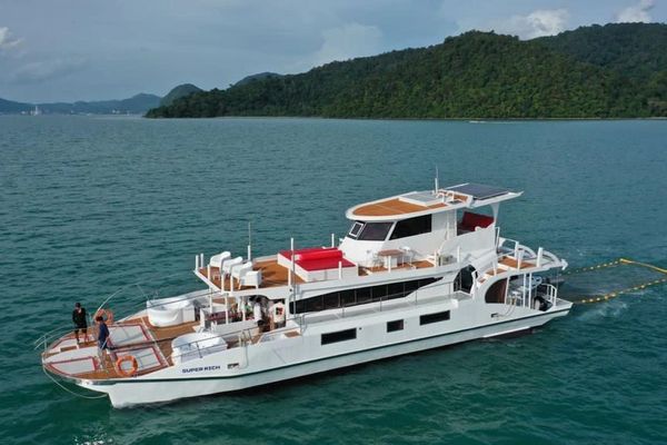 Super Rich Langkawi Catamaran Yacht is the ultimate Shared Langkawi Sunset Cruise Yacht. 