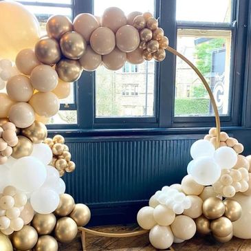 Gold metal arch balloon garland