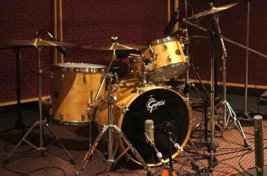 Gretsch
Drums
Live Drum Room
Drum Recording