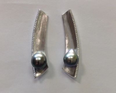 14K white gold Tahitian pearl and diamond  earrings