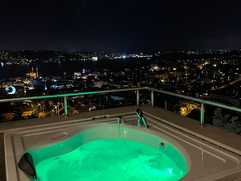 Teraslı Jakuzili Boğaz Manzaralı Oda