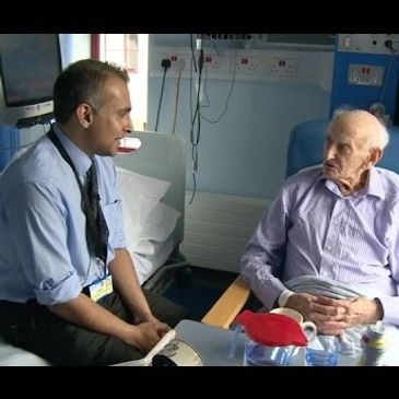 Sanjaya Wijeyekoon Private Surgeon 
Sanjaya Wijeyekoon with a patient