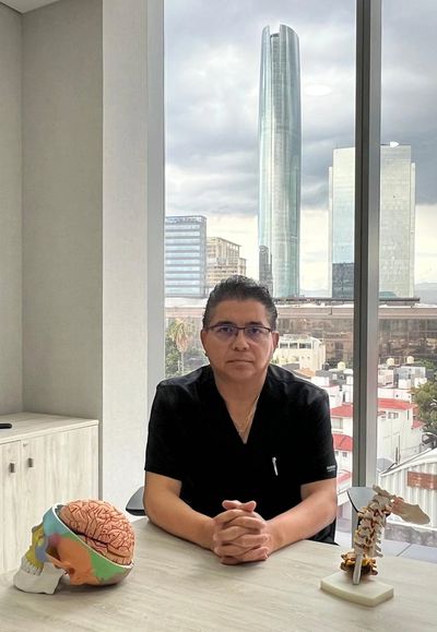 Dr. Cuauhtémoc Gil-Ortíz Mejía, Neurocirujano