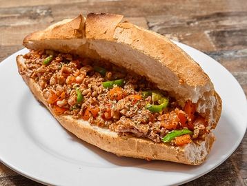 Kıymalı ve biberli sandviç.