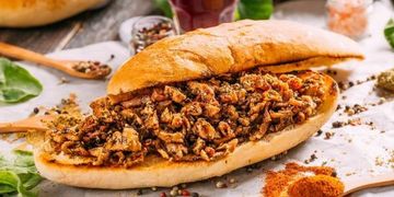 Lezzetli kıymalı sandviç.