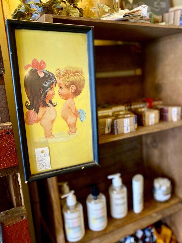 dyersville iowa
crates
antiques
thrift store
beauty products
local