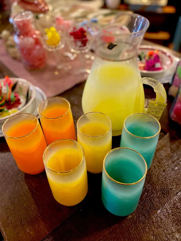 antiques
glassware
vintage