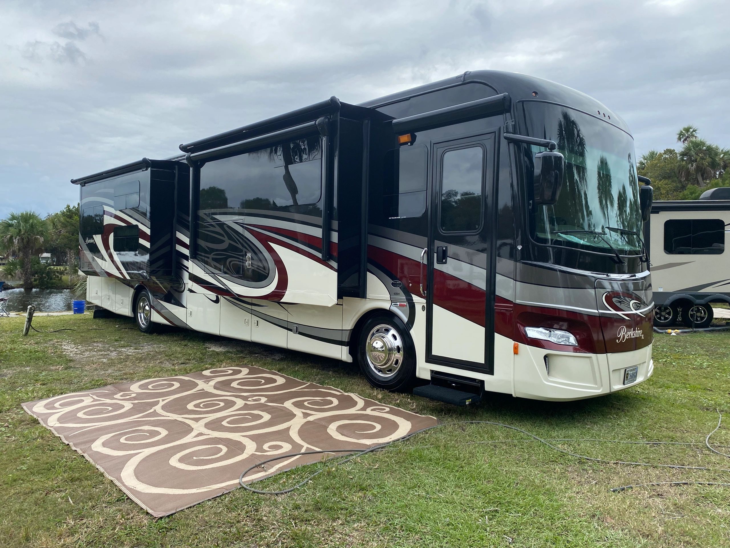 Luxury RV received full exterior detailing service.