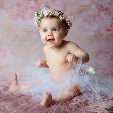 Baby poses for her 6 month milestone photo shoot in Austin, Texas photography studio. 