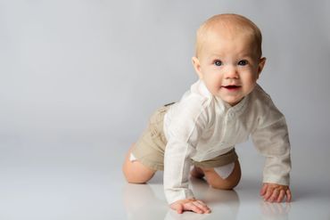 Baby photographed crawling during his milestone photography session in Austin, Texas. 