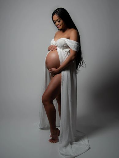 Pregnant mom poses during her maternity session in an Austin, Texas photo studio. 