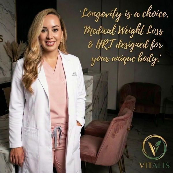 Female doctor promoting personalized medical weight loss and HRT at Vitalis.