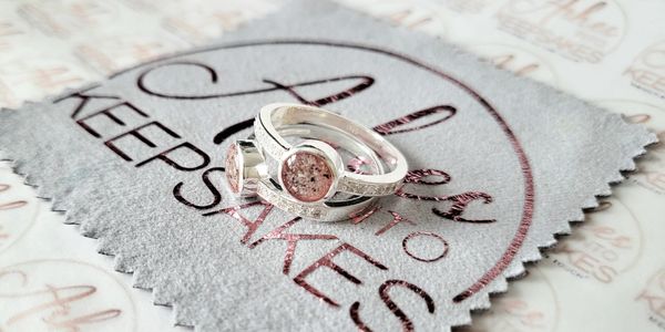 affordable ashes jewelery, cremation rings and keepsakes.