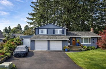 $405,000
3 bd3 ba1,924 sqft
19820 NE Hassalo Ct
portland, OR 97230
Loan Officer: Ali Hernandez