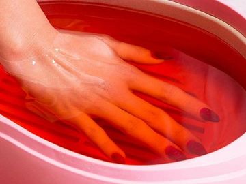 Includes: Cleanse, Exfoliation, Massage,  Mask, Toner and Parrafin!  This is a great treatment for d
