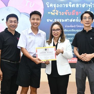 Triamudom Family นำคณะนักเรียน GM GS ร่วมกิจกรรมจิตอาสา ทำตุ๊กตาจับมือ เพื่อผู้ป่วย รพ.ธรรมศาสตร์