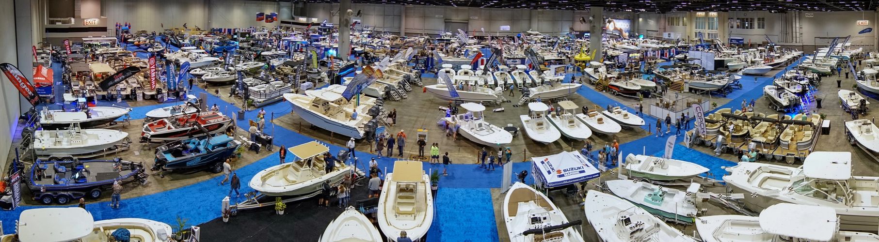 A picture of the boat show with over 400 boats.