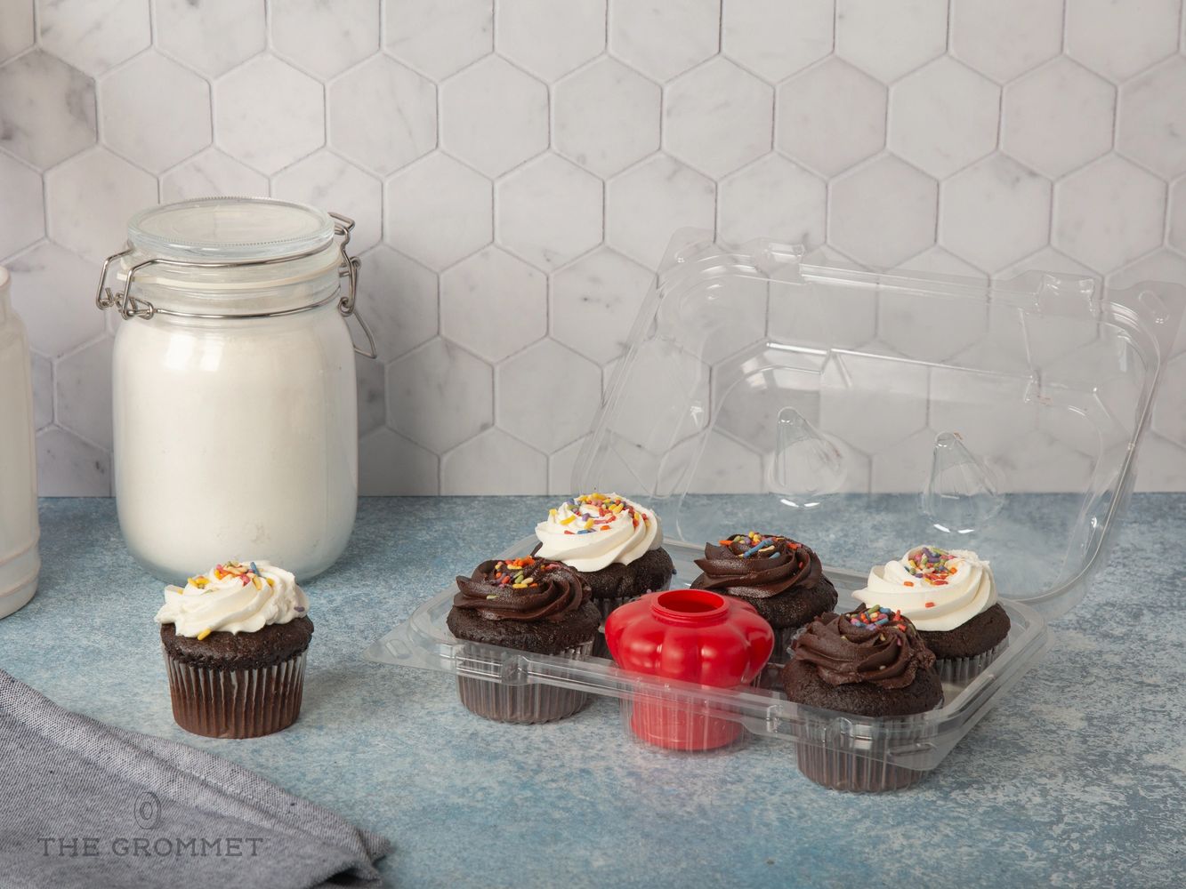 Fresco Baked Goods preserver keeps cake cupcakes moist fresh delicious bakery fresh