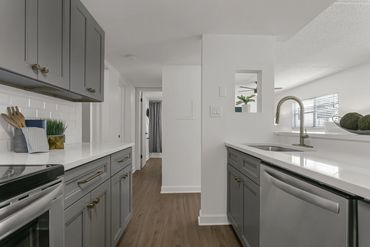 South Tampa Apartment Rental. Newly renovated kitchen of apartment. Soho Apartments Tampa. 