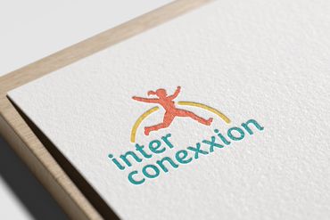 Full-color logotype for Interconexxion, personal coaching for professional immigrant women.