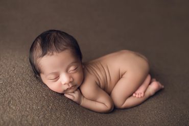 newborn baby bum up pose