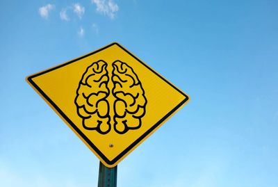 warning street sign with the image of a brain on it