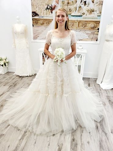 White Tulle Short Sleeves A-Line Bridal Gown with Long Train