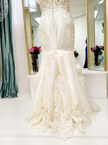 Luxurious Mermaid Short Sleeves Wedding Dress | Applique Sleeveless Off-The-Shoulder Bridal Gown