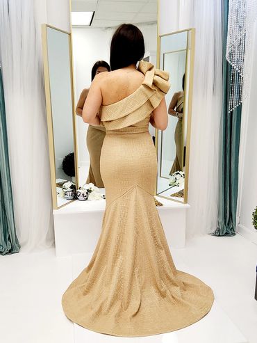 Gorgeous Mother-Of-The-Bride Dress | Gold Formal Mermaid One Shoulder Ruffle Design Gown Long Train
