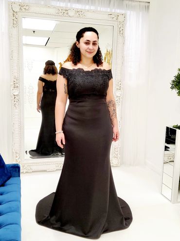 Elegant black lace Off-The-Shoulder Floor-Length Mermaid Gown, Formal Off-The-Shoulder Mermaid Dress