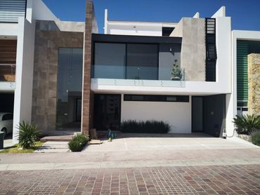 Casa en venta Lomas de Angelopolis 4 recamaras cerca Sonata Alberca gimnasio Cholula Puebla Toscana