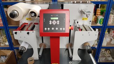 Digital cutter , labels any shape no tooling needed