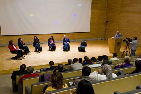 Ricardo Karam moderating a discussion with Alia Ibrahim, Karma Hayat, Rasha Abdulla, Rula Amin, Sami