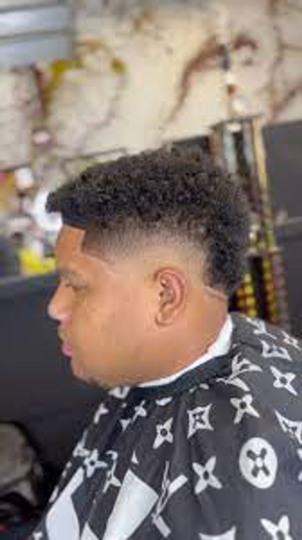 Kamblends, barber, hairstyle, haircut, barber in Dallas,, Fades, Blends, best barber in Dallas.