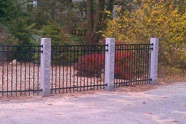 Metal yard partitions