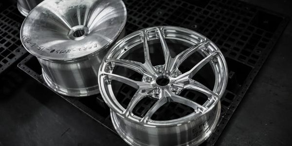 A blank 6061-T6 aluminum Forged blank next to a custom forged wheel created from the blank using CNCg