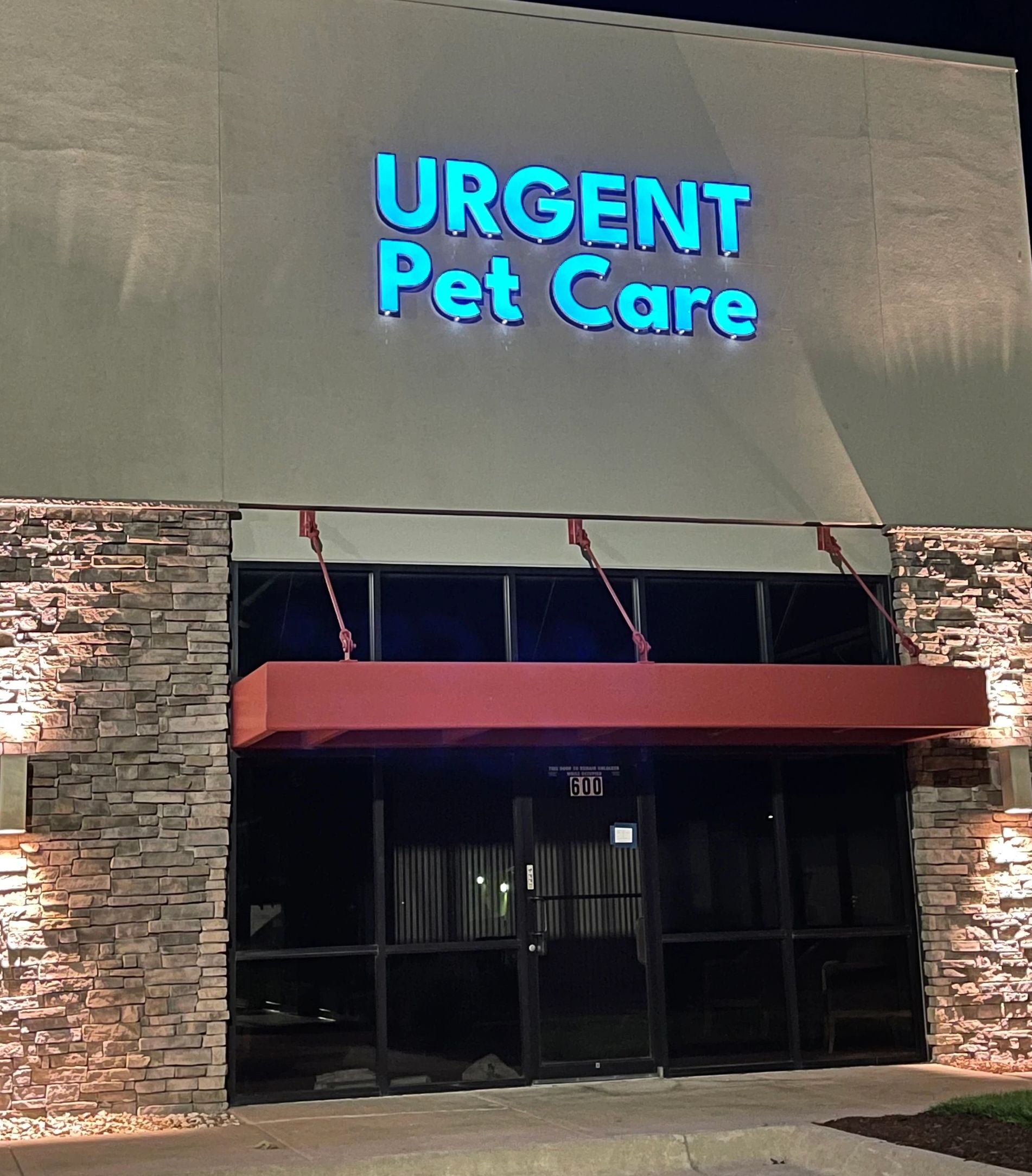 urgent pet care clinic north east wichita kansas front entrance