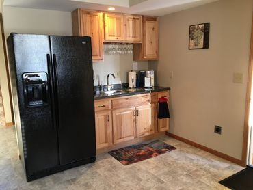 Separate kitchenette - perfect for snacks and beverages!