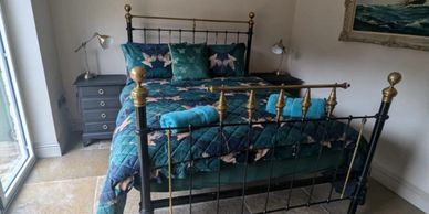 Expert Airbnb cleaning & linen services for properties with quick turnover & high-quality bedding.