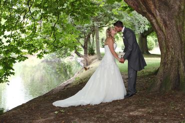 couple kissing by the lake
