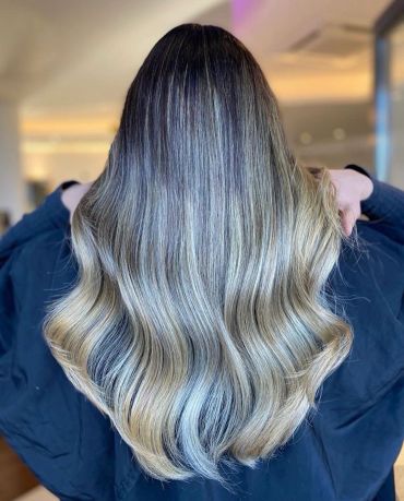 Blonde Balayage mit weichen Übergängen bei WOW Hair & Beauty