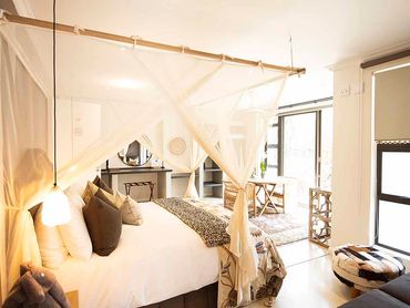 Safari Moon Luxury Bush Lodge Accommodation