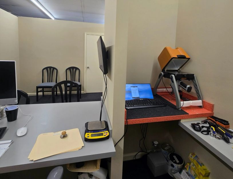 The room at Maryland Cash for Gold for testing jewelry
