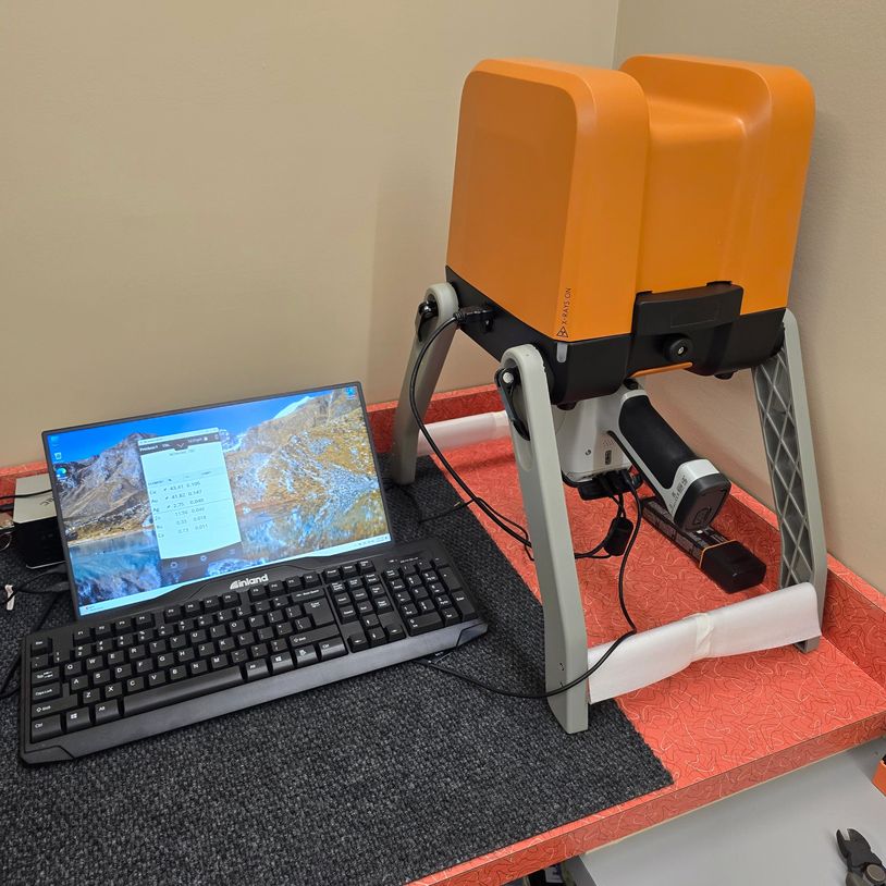 Hitachi X-MET8000 XRF workstation