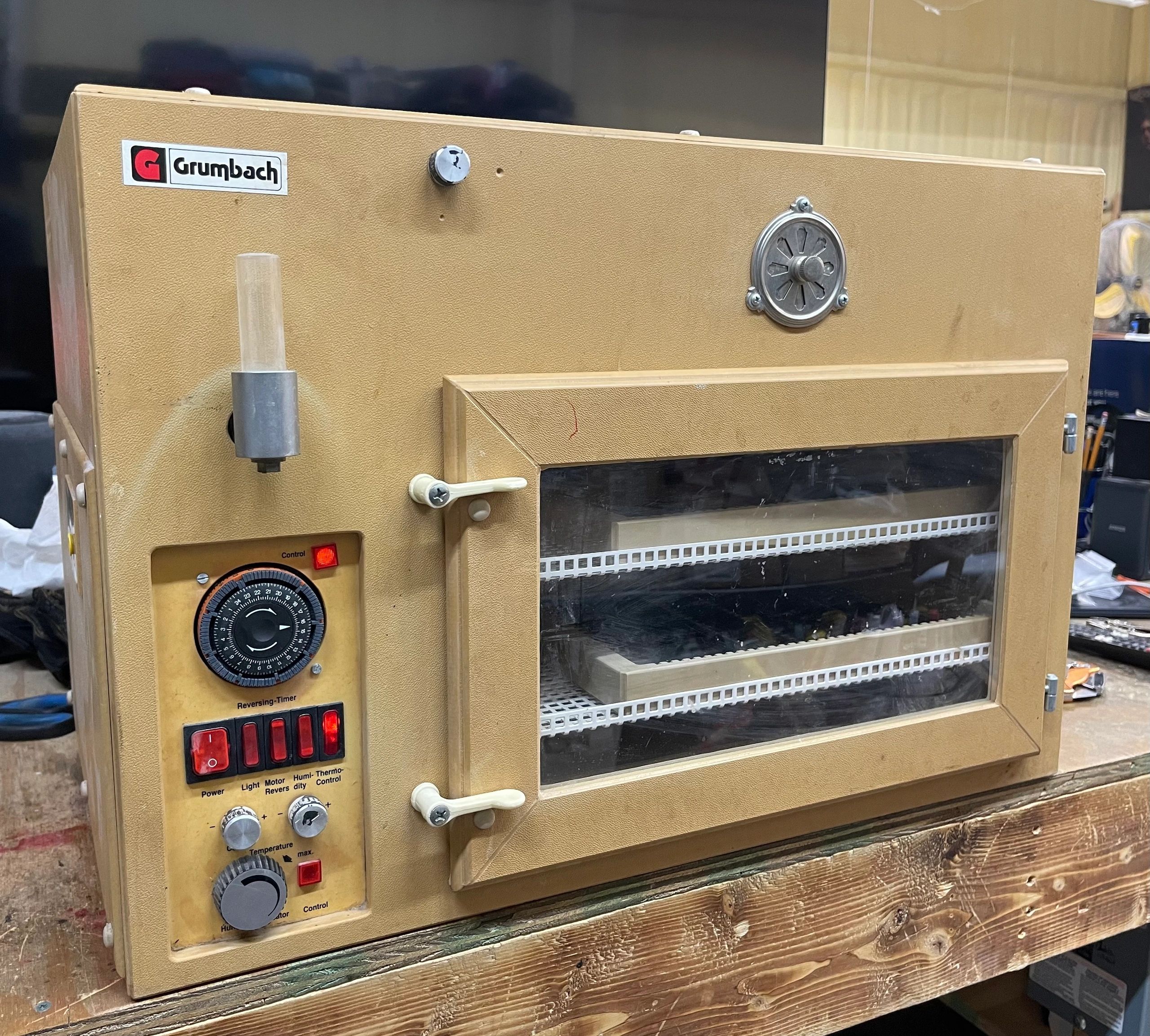 Grumbach incubator available