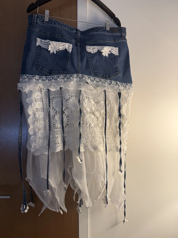Denim skirt with lace and fabric details.