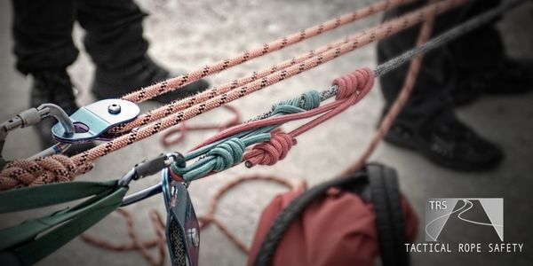 Tactical Rappel anchor rigging during Rappel-Master Class in Florida.

Carabiners Pulley, Prusik