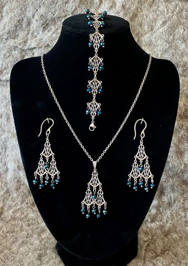 Ensemble collier boucles d’oreilles bracelet d’inspiration orientale