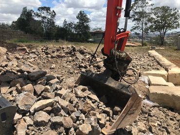 RETAINING WALLS - Supply & installation SANDSTONE BOULDERS & BLOCKS TOOWOOMBA GOLD COAST BRISBANE