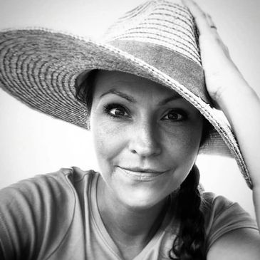 Theresa Guirola, soprano singer vocalist